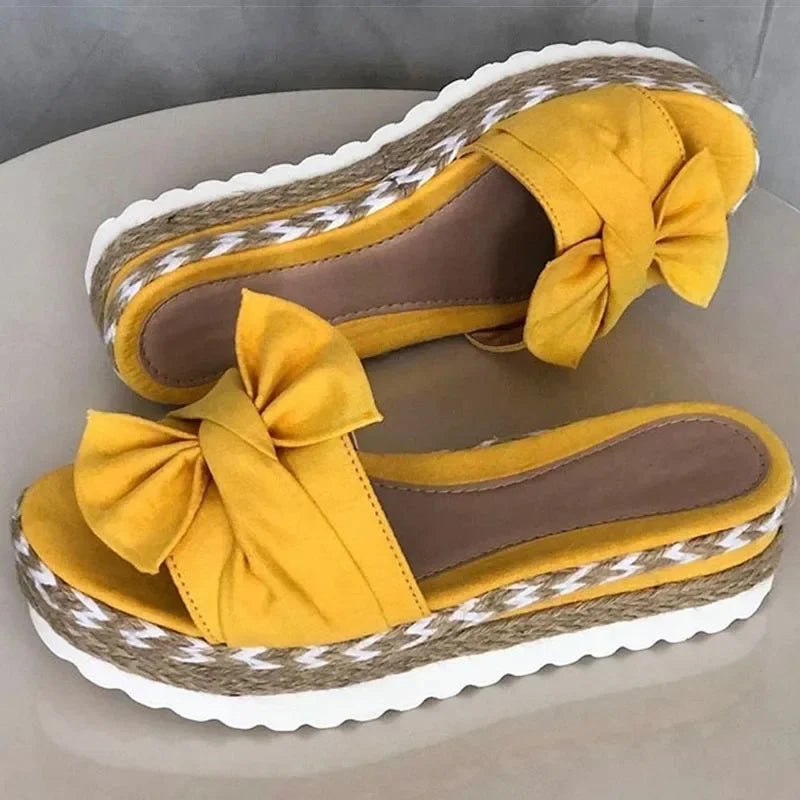 Camila™ -Kilesandaler med blomsterbue