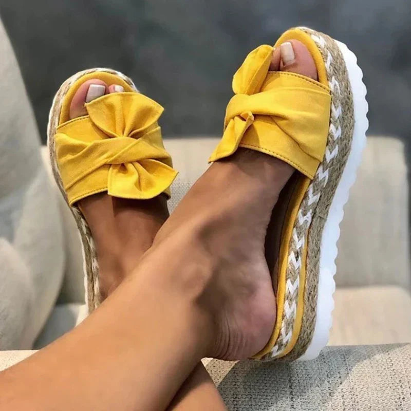 Camila™ -Kilesandaler med blomsterbue
