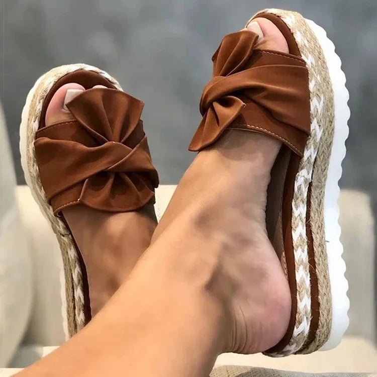 Camila™ -Kilesandaler med blomsterbue
