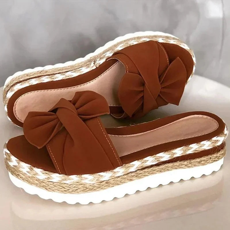 Camila™ -Kilesandaler med blomsterbue